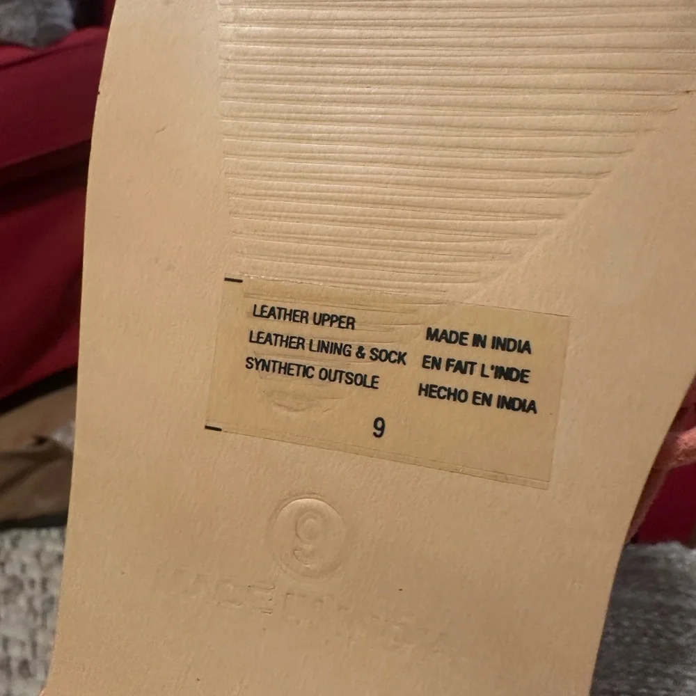 3 for 1 cute sandals! Size 9-9.5 - Picture 4 of 12